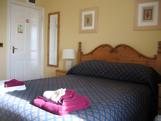 Bedroom 2, The Royal Inn, Cornwall