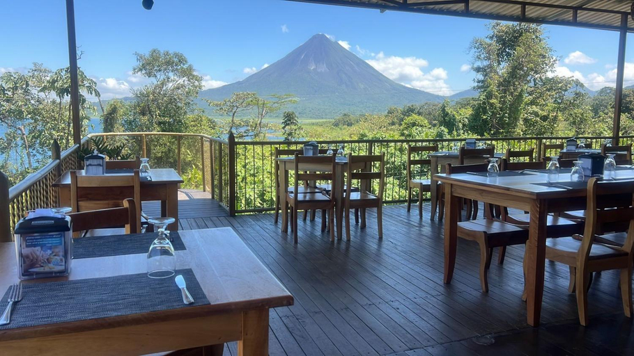 Food & Drinks 3, Villas Paradise Arenal Volcano Lake View, San Ramón