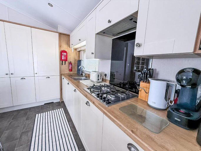 Others 5, Beautiful Lodge With Decking In Norfolk, At Breydon Water Park Ref 10045B, Norfolk