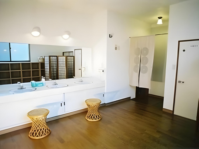 Bathroom, Takanoya Hotel, Minamiuonuma