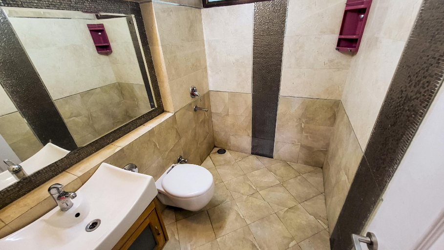 Bathroom 2, Panoramic View of Lake close to Mall Road by Roamhome, Nainital