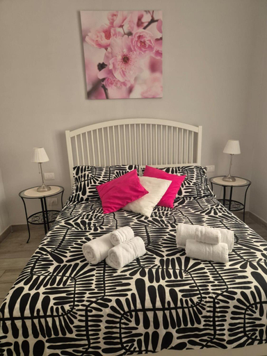 Others 5, Dea Suite, Napoli