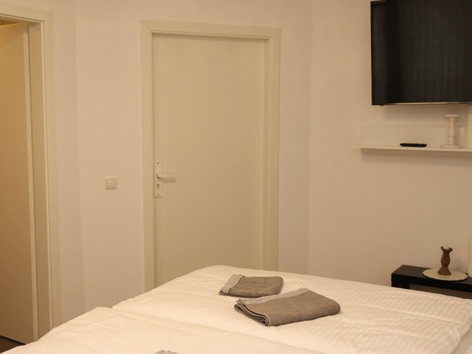 Bedroom 2, Apartment in Essen with Garden Terrace, Essen