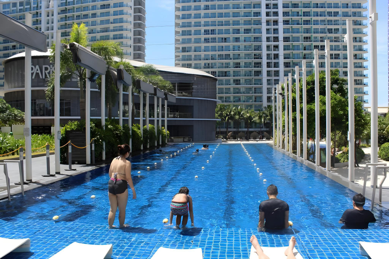 Sport & Beauty, AZURE b1 + Wavepool+Balcony Wifi near MALL AIRPORT, Parañaque