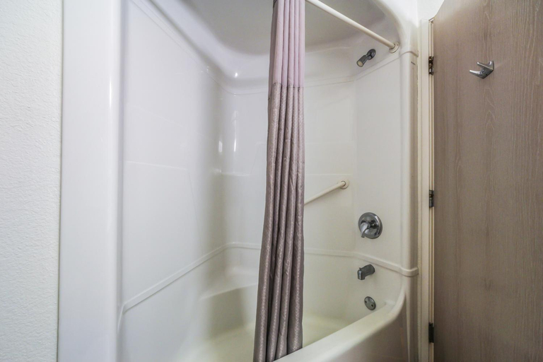 Bathroom 4, Motel 6 New Braunfels, TX, Comal
