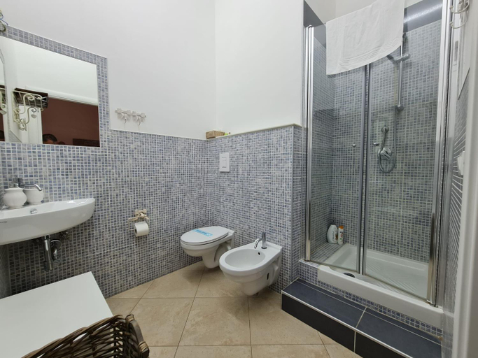 Bathroom, White Suite Polignano 08, Bari