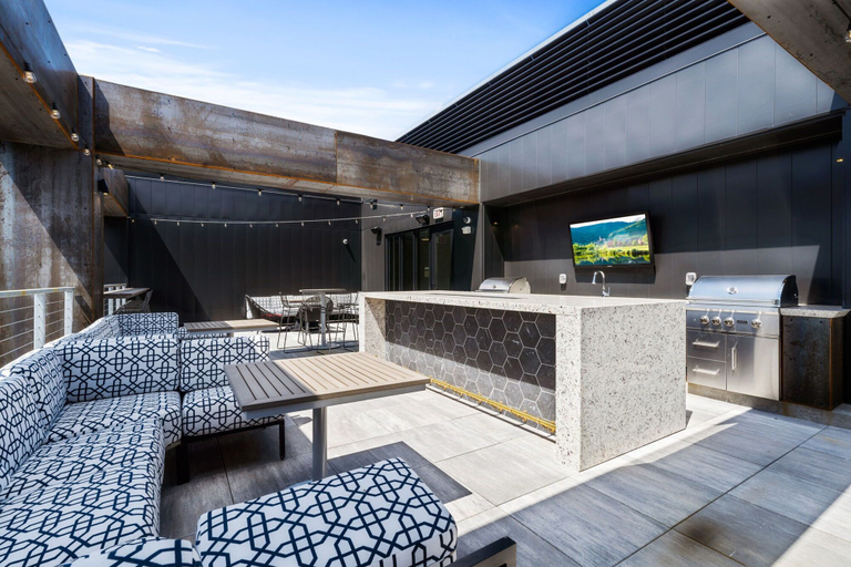 Food & Drinks 4, Sable 307 - One Bedroom, Hennepin