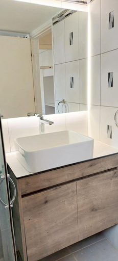 Bathroom 3, Acropolis museum grand apartment, Attica