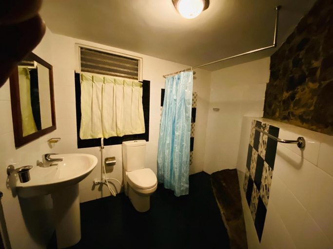 Bathroom 4, Blackwood hotel and bungalow, Hildummulla