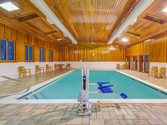 Sport & Beauty, Days Hotel & Conference Center by Wyndham Methuen MA, Essex