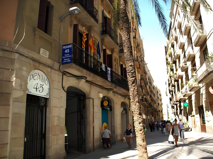 Others 2, Pension 45, Barcelona