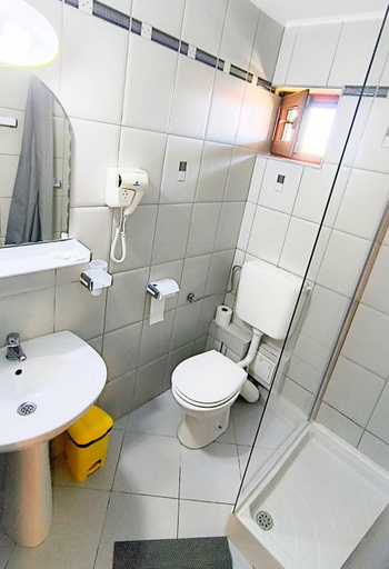 Bathroom 5, Pensiunea Rosu Litoral, 23 August
