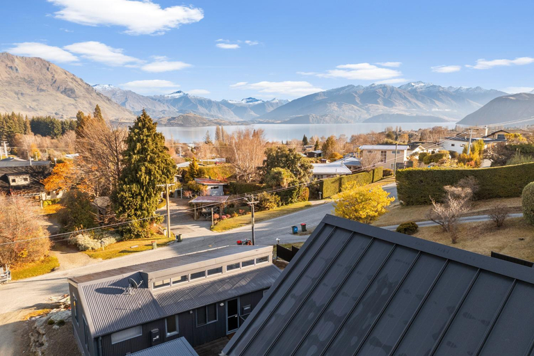 Others 5, Studio Guest Home with Roys Peak Views, Queenstown-Lakes