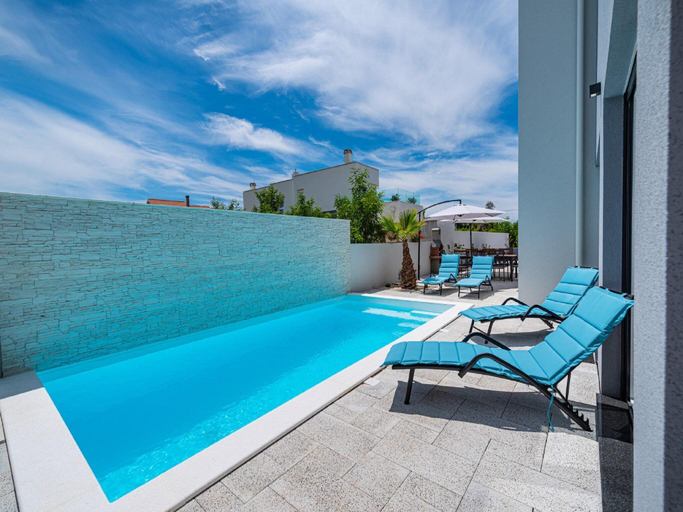 Sport & Beauty 4, Villa in Zaton with swimming pool, Nin