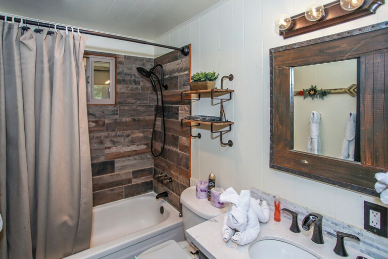Bathroom, Little Big Pine, San Bernardino