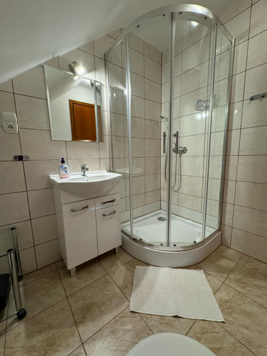 Bathroom 3, Pod Jednym Dachem, Nowy Targ