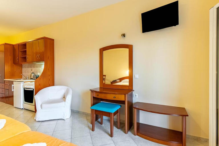Others 5, Kosmos Hotel, Ionian Islands