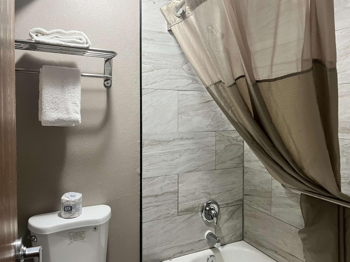 Bathroom, Studio 6 Ogden, Ut – 21St Street, Weber