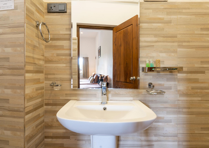 Bathroom 3, Mailagama Cinnamon Residence, Katharagama
