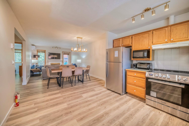 Others 4, Bow Valley Chalets-Entire 2 King Bedrooms townhouse, Division No. 15