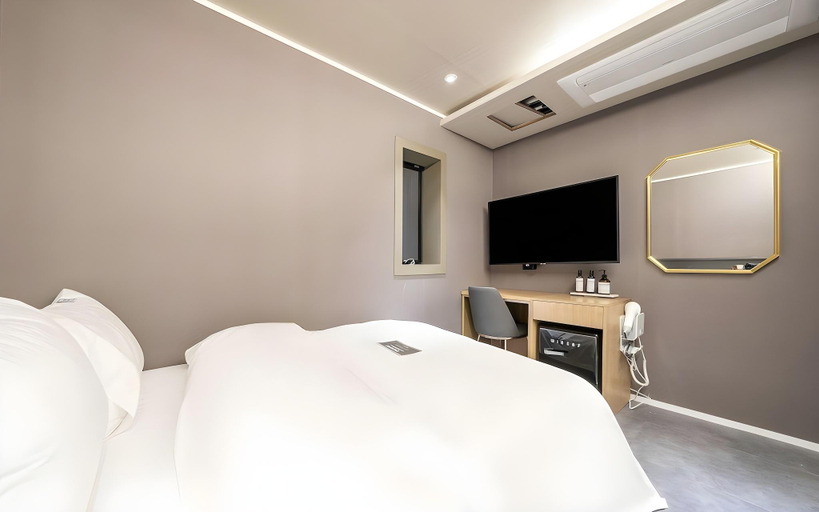 Bedroom 4, Number 25 Sinchon Branch, Mapo