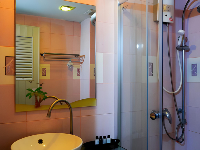 Bathroom 3, Luna Hut Resort, Hua Hin