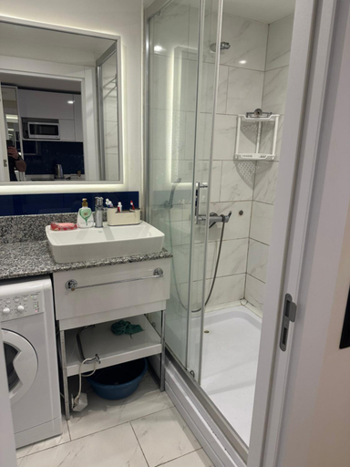 Bathroom 2, orbi city a blok, Batumi