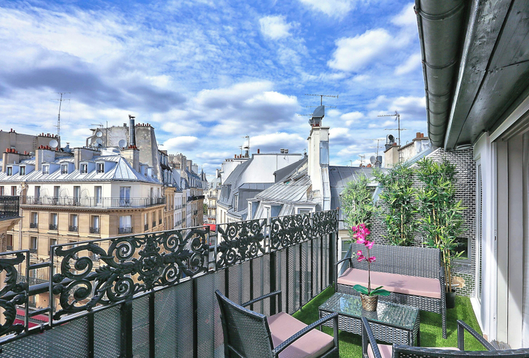 Others 4, HARPE, Paris