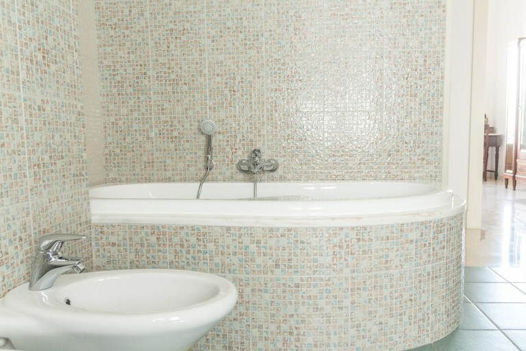 Bathroom 2, Casa Sampietro, Bari