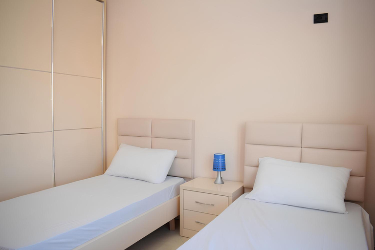 Bedroom 2, Brisa Del Mar Beachfront Apartment, Durrësit