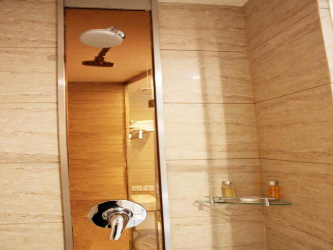 Bathroom 4, Pingyao Fengyan Jianguo Hotel, Jinzhong