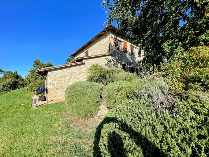 4, Detached villa - sleeps 10 - pool - pergola - playground for children - wifi, Perugia