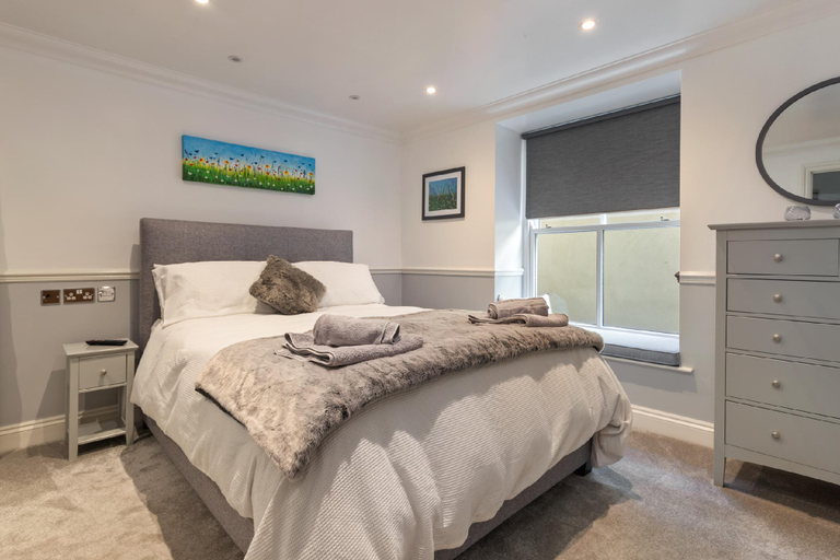 Bedroom 2, 3 South Beach Court - Cosy Seafront Apartment, Pembrokeshire