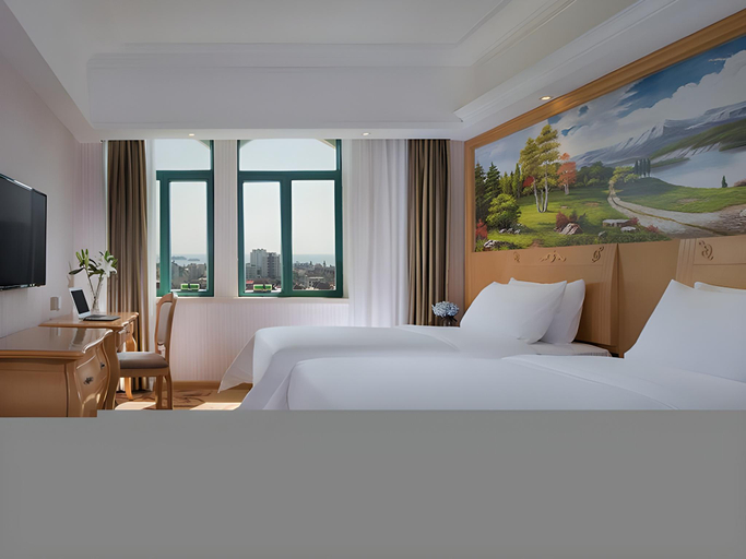 Bedroom 2, Vienna Hotel Guangxi Beihai Yintan Wanda, Beihai