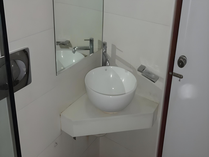 Bathroom 2, Continental Park Hotel, Krishna