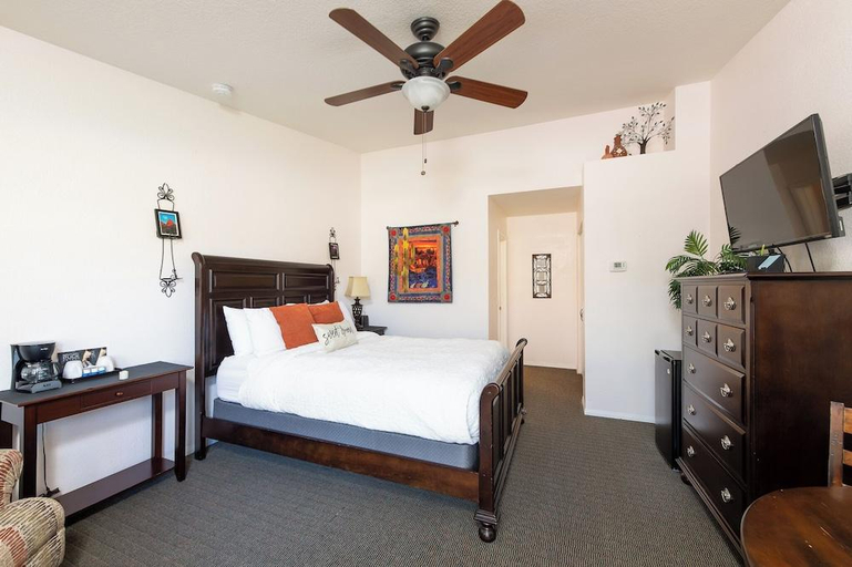 Bedroom, Whispering Creek Bed & Breakfast, Coconino