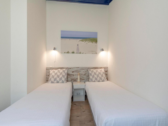 Bedroom 2, Beach Lodge in Callantsoog Near Dunes, Zijpe