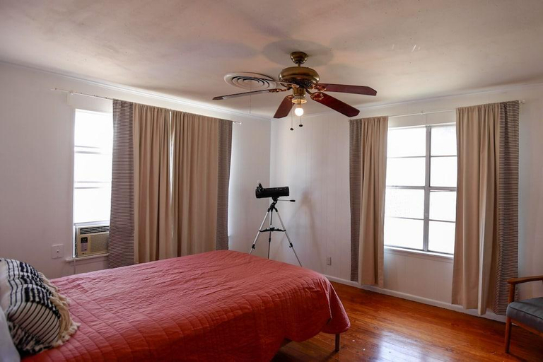 Bedroom 2, Desert Air Motel, Terrell