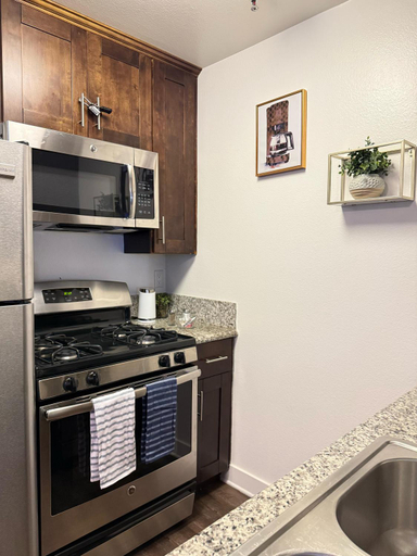Others 2, Hollywood Blvd Studio FREE DESIGNATED PARKING & WIFI, Los Angeles