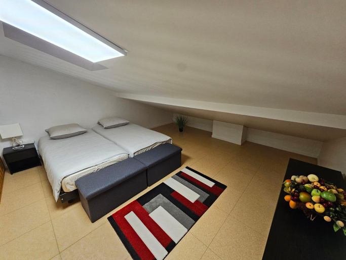 Bedroom 2, Le Louvre, Rhône