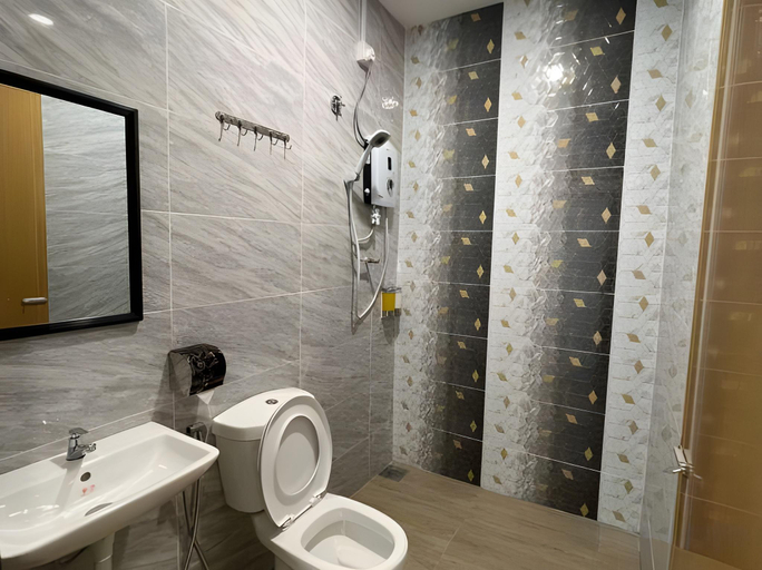 Bathroom 3, KIWI INN, Larut and Matang
