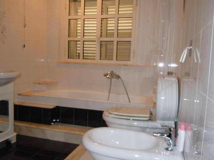 Bathroom 3, Tonnara apartment 1st floor codi facing the sea with view, wifi, Syracuse