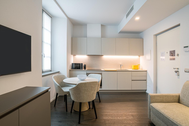 Others 4, Palazzo La Cortesella - Modern Design & Central Location, Como
