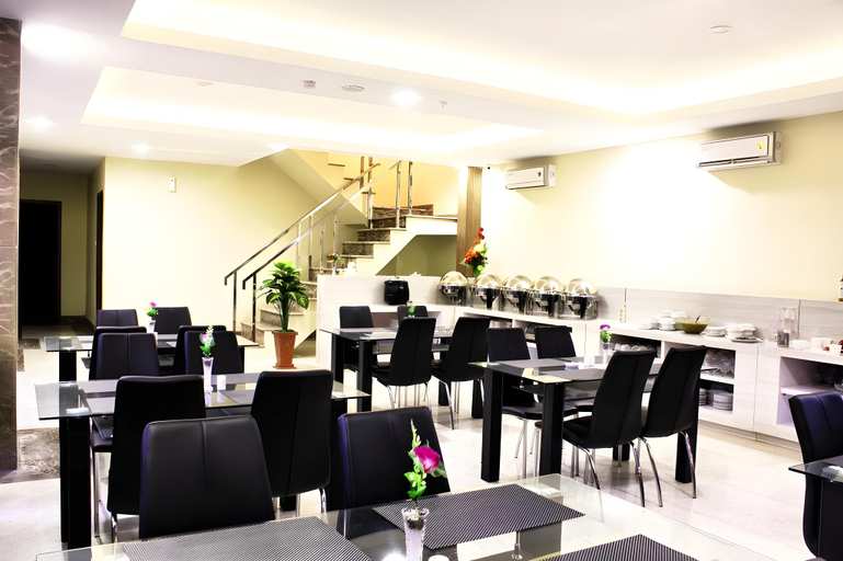 Food & Drinks 3, Flexinn Near Nipah Mall Makassar, Makassar