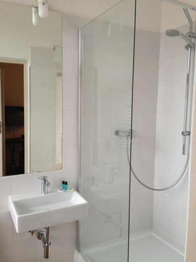 Bathroom 2, Mickiewicza Suits & Hostels, Będzin