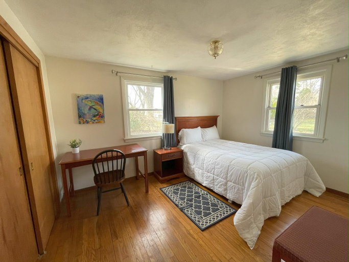 Bedroom 3, Plantation Motel, Erie