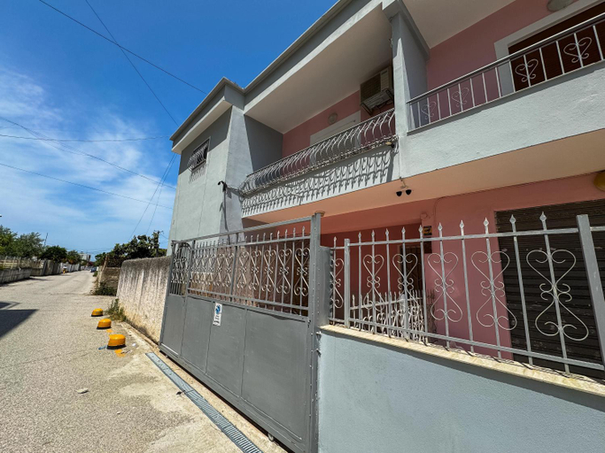 Others 4, Villa Royal, Vlorës