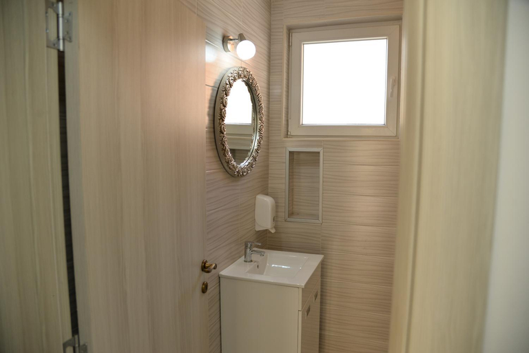 Bathroom 3, Ribarski Konaci, Kruševac