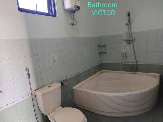 Bathroom 3, OYO 2858 Vafa Guesthouse, Cianjur