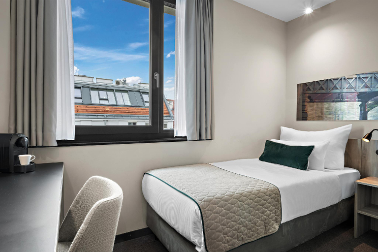Bedroom 2, Leonardo Hotel Vienna City West, Wien
